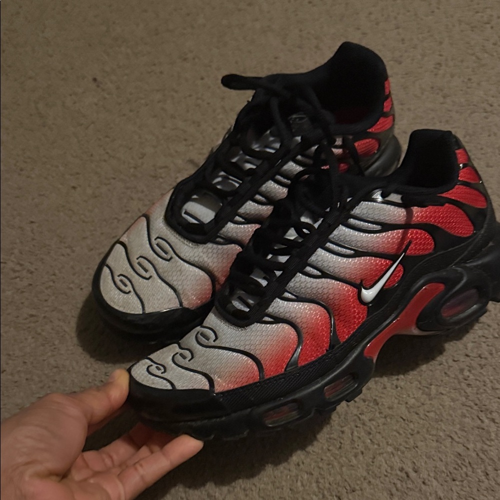 Nike Gradient Red and Black Air Max Sneakers